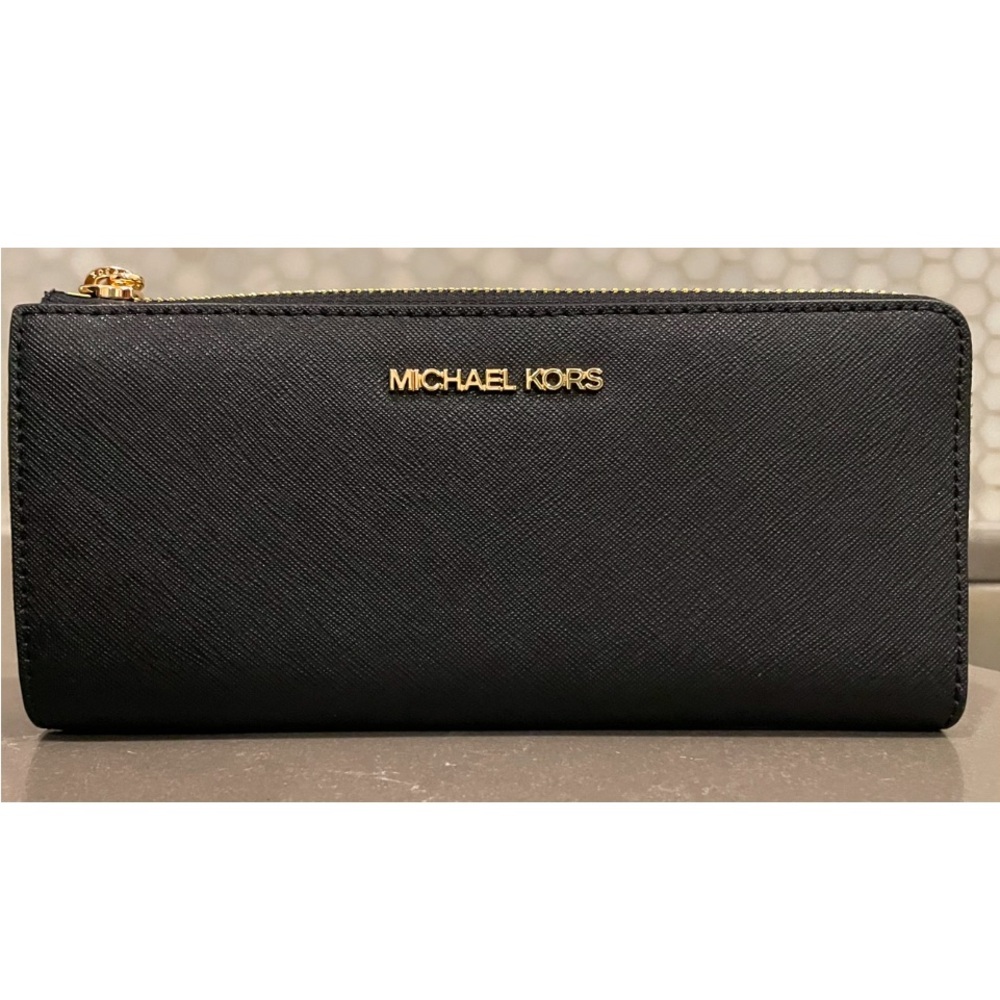 Michael Kors Jet Set Travel Large Saffiano Leather Quarter-Zip Black Wallet NWOT